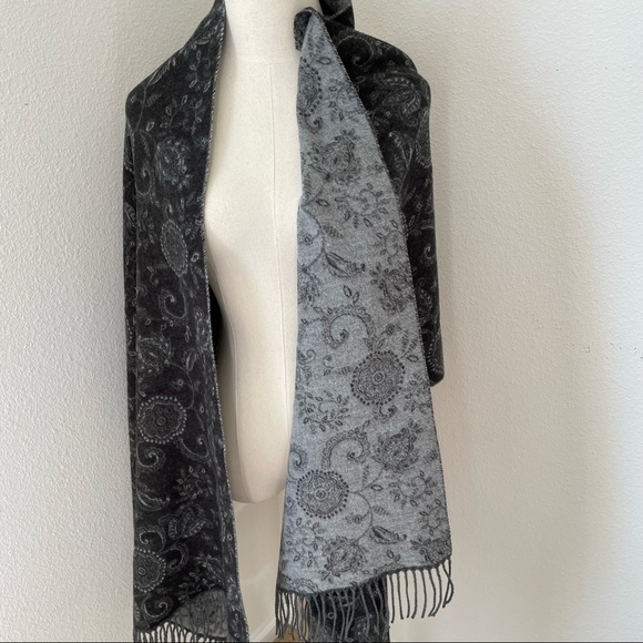 Cashmink V. Frass Soft Acrylic Fringed Black and‎ Gray Scarf - Picture 5 of 8